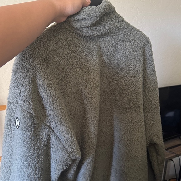 Vuori Olive Teddy Jacket - Picture 9 of 10